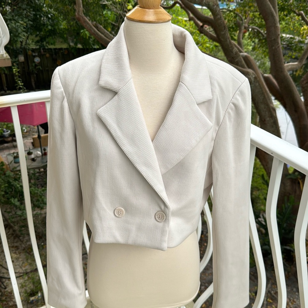 House of Harlow crop jacket size Large